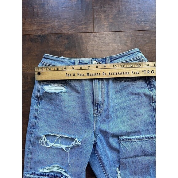 American Eagle Highest Rise Mom Jean Distressed Light Wash Size 2 - Picture 6 of 8